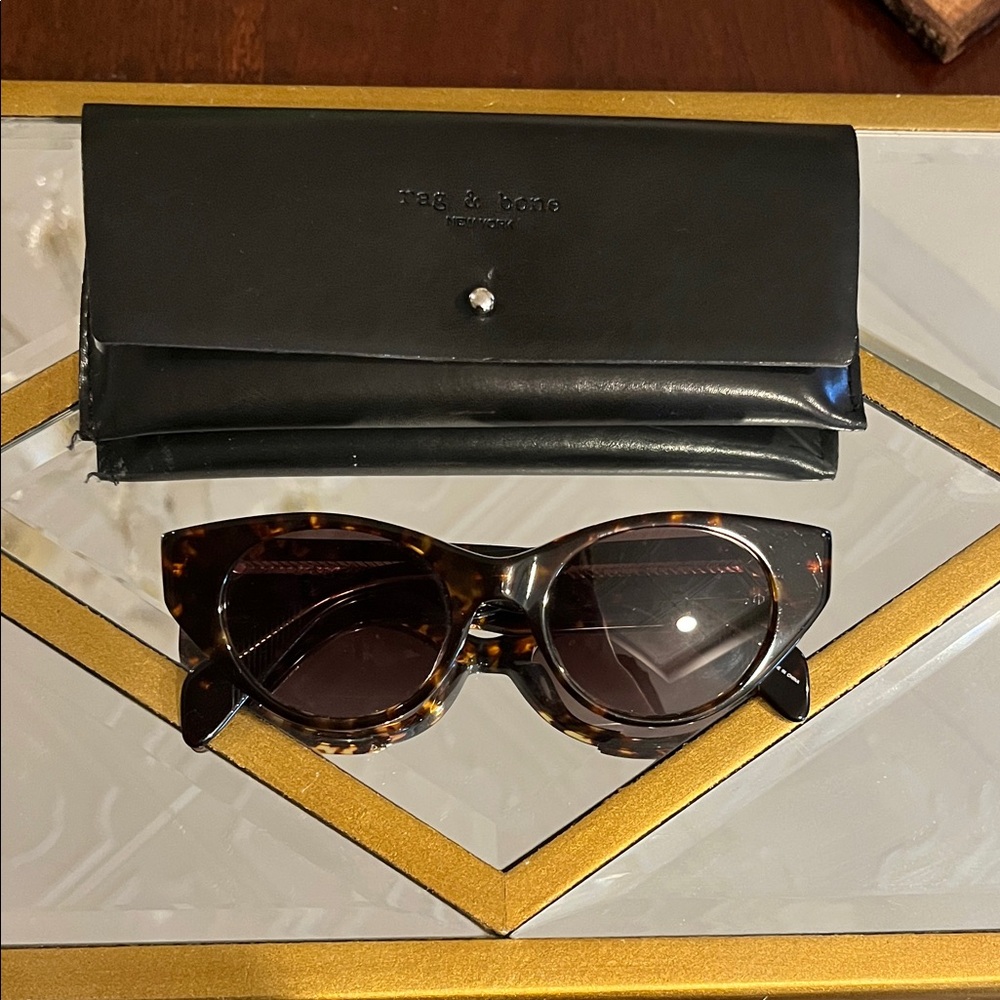 Rag & Bone Cat eye Brown Tortoise Sunglasses with case